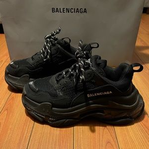 Balenciaga Black Triple S sneaker Size:37 (6/7US W)